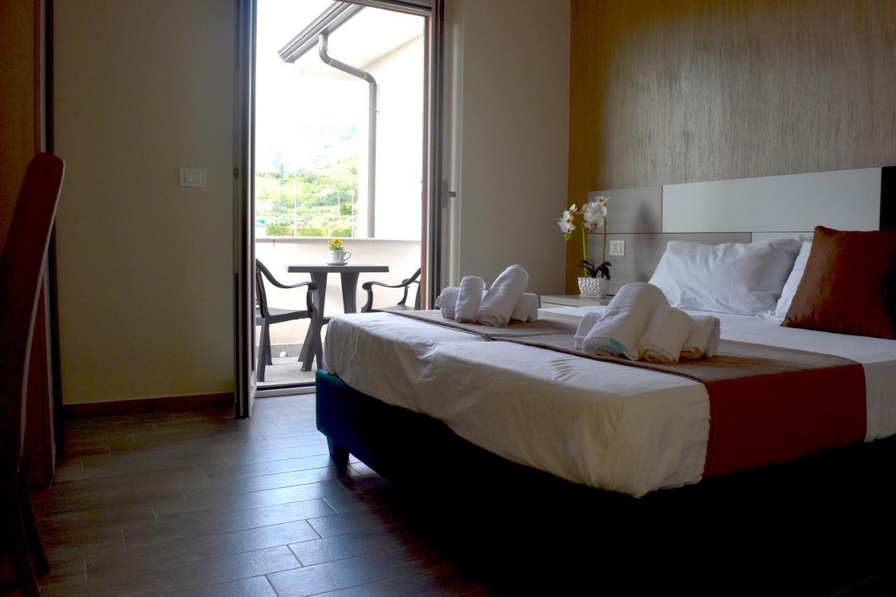 B & B Vilenia 산 니콜라 아르첼라 외부 사진